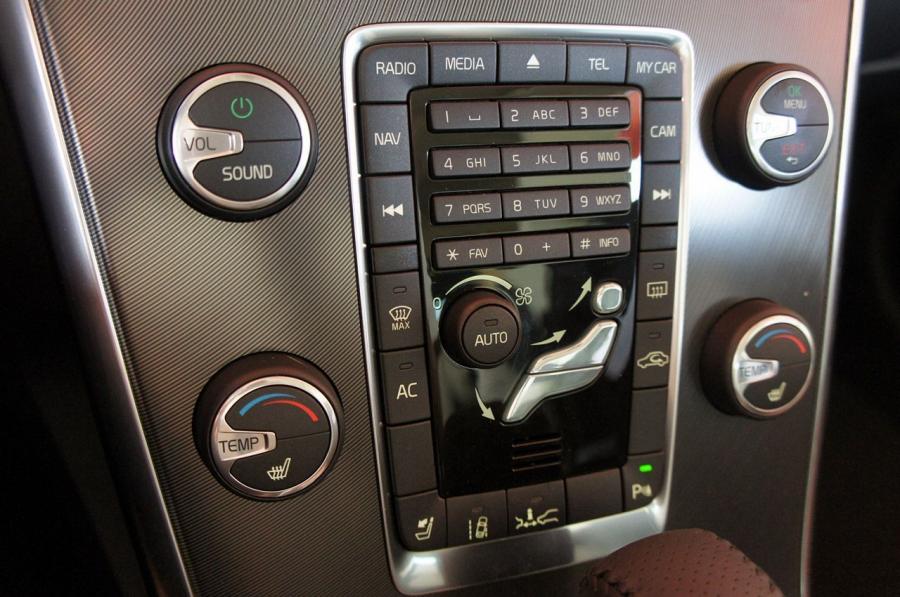  Volvo XC60 R-Design 2012 года  (фото 65 из 90)